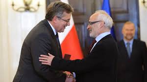 Prezydent bronisław komorowski z małżonką anną odebrali od jurka owsiaka pamiątkowe zdjęcie i przekazali na licytację. Jan Litynski Is Dead Bronislaw Komorowski Remembers