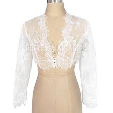 Voici un boléro en tulle brodé dentelle de style, parfait une touche de chic à votre tenue de mariage belle dentelle noire en relief manches longues. Bolero Mariage Avec Manches Longues Bolero En Dentelle Avec Boutons Devant Robe206873 Robedumariage Com