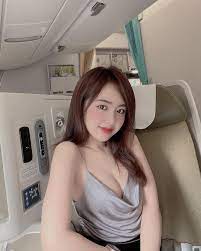 Cô nàng khá có tiếng khi sở hữu trang facebook cá nhân với hơn 100k người theo dõi và gần 200k follow trên instagram. Xjlwwcpj 5y Nm