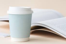 Selain gelas plastik dan gelas kertas, kami juga menyediakan cetakan cup untuk kebutuhan custom gelas plastik yang bisa membuat produk anda lebih menarik dan unik. Cek 3 Hal Ini Saat Memilih Paper Cup Untuk Bisnis Kedai Kopi Uprint Id