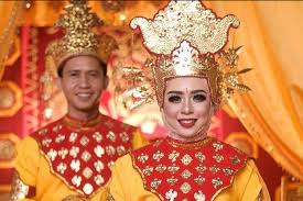 Selain tarian, provinsi kalimantan barat juga mempunyai kekayaan adat dan budaya lainnya, yaitu rumah adat kalimantan barat. Sejarah Suku Tidung Kerabat Suku Dayak Halaman All Kompas Com