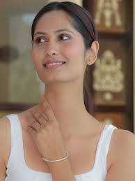 Ishani Bhatt's Instagram, Twitter & Facebook