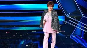 Orietta berti, una delle 26 cantanti in gara al festival della canzone italiana, è stata domenica sera orietta è stata fermata da tre volanti della polizia per un controllo perché è stata trovata in giro per la. Orietta Berti I Flooded The Hotel Room All Night To Dry Ruetir