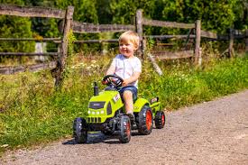 Nos jouets très robustes peuvent satisfaire les petits aussi bien dans la maison qu' en extérieur au jardin. Tracteur Claas Avec Remorque Et Capot Ouvrant Falk Toys That Rolls
