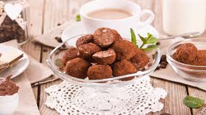 Se avete tantissimi pandoro da consumare, vi suggerisco di preparare questi tartufini di pandoro alla nutella pronti in un lampo, sono buonissimi e si preparano con pochissimi ingredienti, un modo. Tartufini Wafer E Nutella Dolcetti Con Solo 2 Ingredienti