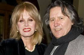 Joanna Lumley ble alenemamma på 1960-tallet. Nå åpner hun opp om sitt