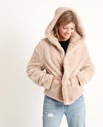 Maybe you would like to learn more about one of these? Manteau Court En Fausse Fourrure Femme From Pimkie On 21 Buttons