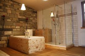 Auch holz hat seinen platz im badezimmer und macht nicht nur optisch viel her. Holz Im Badezimmer Elegant Und Praktisch Wohnraum8