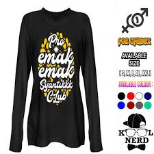 Mencari jenis kaos lengan panjang wanita, yang sesuai dengan keinginan terkadang cukup sulit, terutama ketika belanja di toko offline. Kaos Distro Wanita Lengan Panjang Pro Emak Emak Syantik Club Desain Keren Kualitas Distro Shopee Indonesia