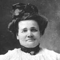 Melissa Charland's Instagram, Twitter & Facebook