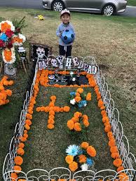 Nov 1 2017 Day Of The Dead Cemetery Decorations Cemetary Decorations Gravesite Decorations