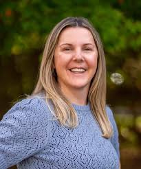 Amy Mohan's Instagram, Twitter & Facebook