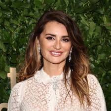 El vídeo (eliminado) de Penélope Cruz, desmelenada, bailando con Bianca  Censori | Europa FM