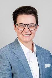 Elizabeth Lax's Instagram, Twitter & Facebook