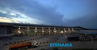 Urusan akad nikah adalah dalam bahasa melayu dan lafaz akad nikah juga adalah seperti majlis akad nikah di malaysia. Imigresen Malaysia Bukit Kayu Hitam Ridafarian