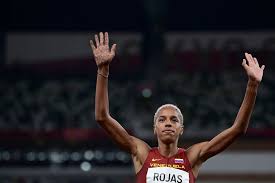 La venezolana yulimar rojas y el burkinés hugues fabrice zango, plusmarquistas mundiales de triple salto en pista cubierta, intentarán este sábado hacerse también con los récords al aire libre durante el meeting madrid 2021 de atletismo, que se celebrará en el nuevo estadio de vallehermoso. Xiw6a9vbz0n9 M
