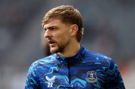 Dewsbury-Hall says Everton are working on a tactic at Finch Farm that’s simply not working