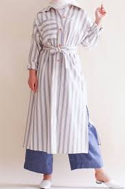 Sumeyra Kucuksahin Koyu Mavi Gomlek Abaya Tarzi Moda Stilleri Mavi Gomlek