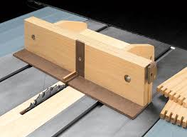 This homemade woodworking jig, can make wood bowls on both a table saw or router! Adjustable Box Joint Jig Woodworking Project Woodsmith Plans