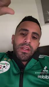 L’international Algérien Riyad...