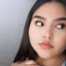 Jennifer Arreguin's Instagram, Twitter & Facebook