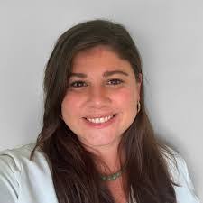 Angela Kearns's Instagram, Twitter & Facebook