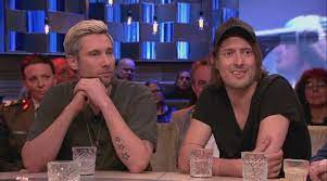 de leden van kensington kunnen niet of nauwelijks voetballen toch staan ze vandaag op het veld in de johan cruijff arena in amster concert terugkijken de heer