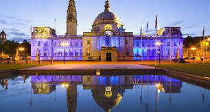 Des infos pratiques sur les principales attractions, des conseils de voyage, d'hébergement et plus encore. City Hall Cardiff Bmus