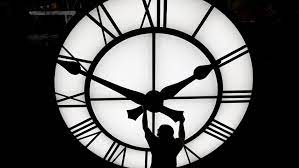 Die sommerzeit endet am letzten sonntag im oktober um drei uhr mitteleuropäischer. Sommerzeit 2021 Warum Die Zeitumstellung Noch Nicht Abgeschafft Wurde