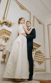 Tersebar potret cantik elly sugigi pakai siger sunda, nikah lagi? 30 Foto Prewedding Indoor Casual Elegant Simple