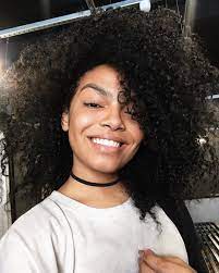 pin auf curly cues