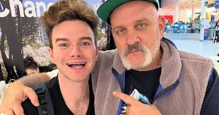 Chris Colfer bumped into his 'Glee' dad at the airport & it was the  sweetest reunion ever