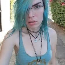 Lydia Savage (llamasareneat)