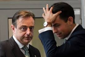 Maybe you would like to learn more about one of these? N Va Voorzitter Bart De Wever Nodigt Vlaams Belang Uit Voor Het Nieuwsblad Mobile
