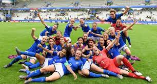 Rilasciate le licenze uefa per la stagione 2021/2022 a 7 club di serie a timvision. Italia Brasile Di Calcio Femminile Varese Tifa Valentina Bergamaschi Varese Polis