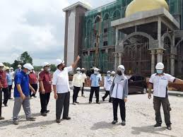 Norhidayah, 28, berkata, mahkamah syariah menetapkan pembahagian adalah berdasarkan hukum syarak membabitkan rumah, kereta, wang ringgit, barang peribadi yang lain seperti kasut, jam tangan, kamera, telefon bimbit dan barangan lain peninggalan allahyarham abam. Kerajaan Pahang Bakal Terima Bangunan Mahkamah Syariah Baharu Pahang Media