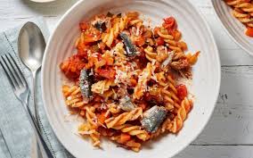 Fry onions, garlic, peppers, spices, worcester sauce and soya sauce. Pasta With Tinned Sardine Ragu Recipe