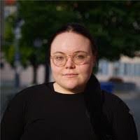 Mona Honore's Instagram, Twitter & Facebook