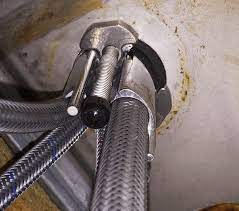 This is to help loosen the nuts that hold the lines to the faucet base inlet. Tighten Delta Single Handle Kitchen Faucet Doityourself Com Community Forums
