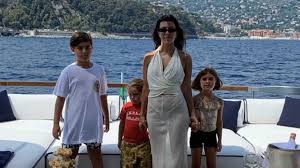 Kourtney kardashian bonds with travis barker's kids during beach trip. Kourtney Kardashian Talks About Racism White Privilege With Her Kids Mamaslatinas Com