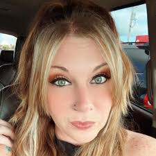 Mary Derringer's Instagram, Twitter & Facebook