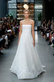 Kaufen sie die besten brautkleider 2021 online bei irenekleider.de. Der Grosse Vogue Guide Hochzeitskleider Fur Jeden Figur Typ Vogue Germany