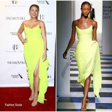 It's the final night of awards season, and blake lively and ryan reynolds opted to not be part of it. Blake Lively In Oscar De La Renta American Ballet Theatre Spring 2017 Gala Fashionsizzle