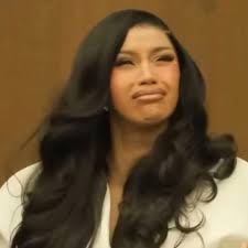 請問特典圖那位是畫鄭南榕嗎