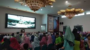 Saya kongsikan beberapa gambar dalam kompleks ini, terutama di bahagian dewan pameran kompleks nasyrul quran. Lawatan Sehari Ke Putrajaya Bersama Kafa Alansar Nasyrul Quran Lokasi Menarik Yang Mesti Dikunjungi