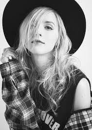 Natalie Emmons's Instagram, Twitter & Facebook