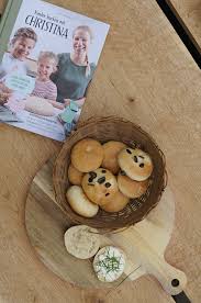 Der sommermonate immer in italien. Kinder Backen Mit Christina Buchempfehlung Und Unser Unperfekter Apfelstrudel Schwesternliebe Wir