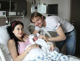 En son asena atalay eski eşi beşiktaş'ın yıldız oyuncusu caner erkin'e icra takibi başlatmıştı. Asena Atalay Caner Erkin Davasinda Hakim Bile Isyan Etti Magazin Haberleri Ntv