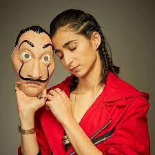 We exclusively spoke to the amazing alba flores who plays everybody's favorite nairobi on the show. Nairobi La Casa De Papel Casa Di Carta Case Di Carta Trucco Per Halloween
