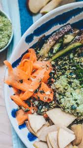 Grunkohl Tahini Pesto Mit Couscous Zucchini Karotten Und Apfelstucken Vegan 30 Minuten Rezept Couscous Pesto Tahini